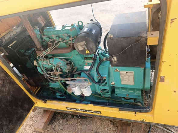 مولد كمنز ٣سلندر ٢٢كيفي على وضع الشركه مامفتوح للبيع
‏‪***********‬‏
