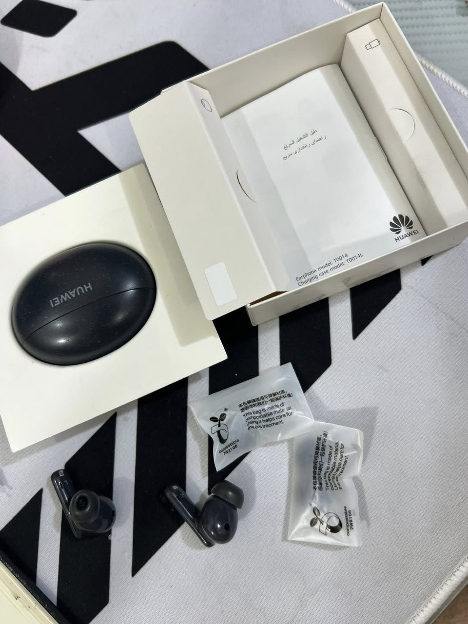 🎧 للبيع: هواوي FreeBuds 5i
📍 بغداد – ساحة مظفر
🚚 توصيل متوفر

💯 الحالة: ممتازة جدًا، نظيفة وتشتغل بدون أي مشكلة
تگدر تفحصها بنفسك قبل الشراء 👍
مع العلبة الأصلية وكامل ملحقاتها + رؤوس السيليكون جديدة

✨ المواصفات:
 • عزل ضوضاء نشط قوي (ANC) 🔇
 • صوت عالي الجودة وواضح مع بيس حلو 🎶
 • بطارية تدوم لحد 28 ساعة ويا الكيس 🔋
 • شحن سريع (دقائق شحن تعطي ساعات استخدام) ⚡
 • مقاومة ماء وغبار IP54 💧
 • اتصال سريع وثابت Bluetooth 5.2 📶
 • وضع الشفافية لسماع الصوت الخارجي 👂
 • خفيفة ومريحة بالاستخدام الطويل

💰 السعر: 75,000 دينار عراقي

📞 ***********:
