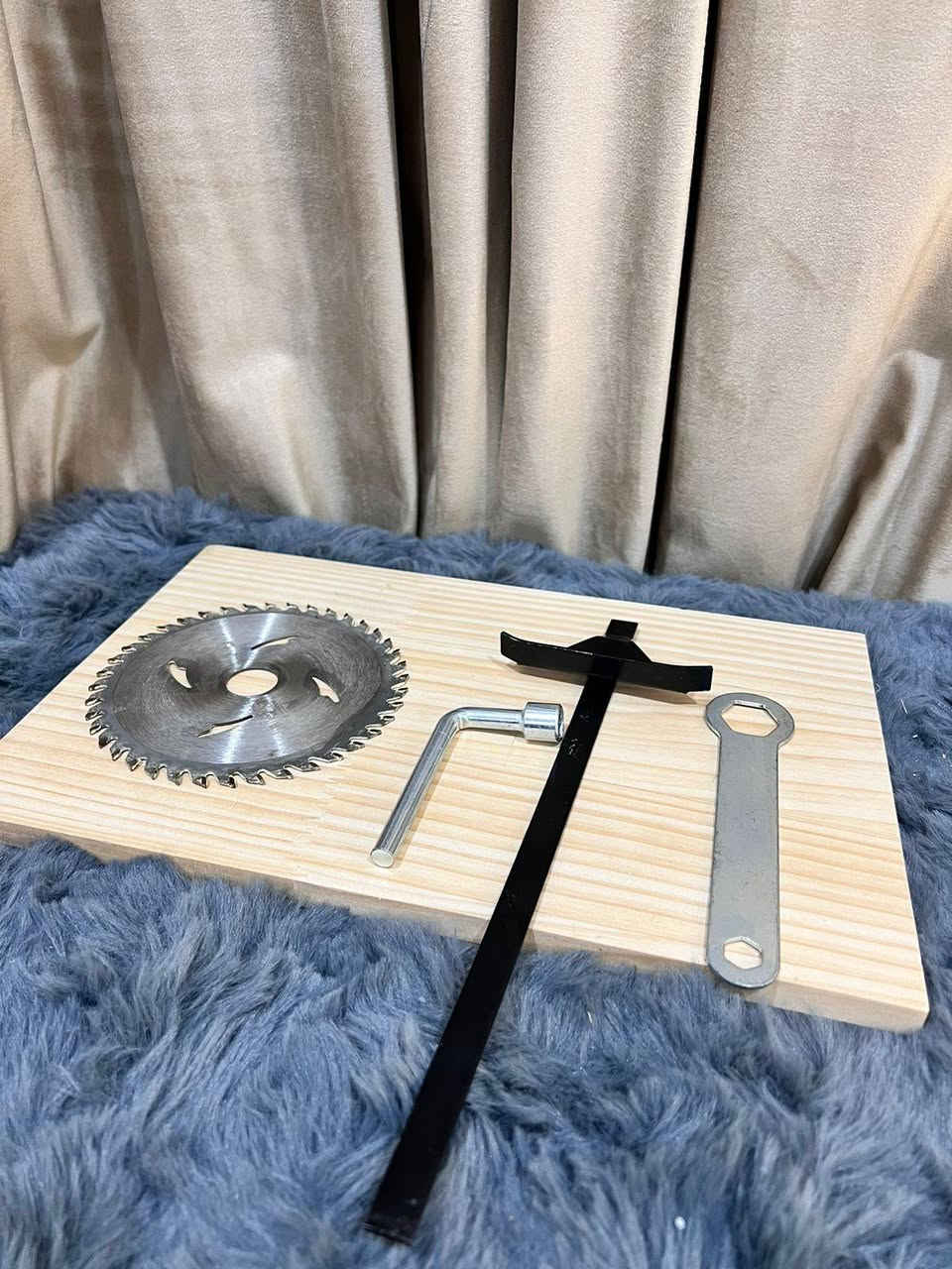 كتر جديد سنوك مع بطاريات اثنين وشاحن وحجر شي راقي كامل الملحقات شرط الفحص سعره 60الف


**إذا كنت صاحب هذا الإعلان وتريد حذفه لأي سبب، رجاءا أرسل رسالة إلى الدعم الفني**