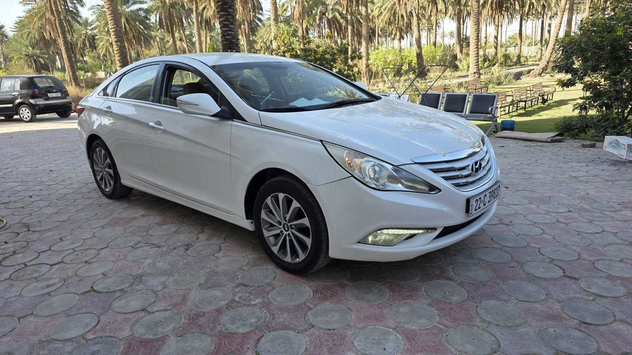 السلام عليكم 
سوناتا 2014 خليجي 
رقم اربيل الدولي ستوها مجدده
مكينه 2400 جديده ما مفتوخه
بيها صبغات  جهة اليسار فقط 
السياره جديده كلس وبدون نقص
كلشي بيها شغال 
*********** سيف المعموري
محافظة الديوانيه
