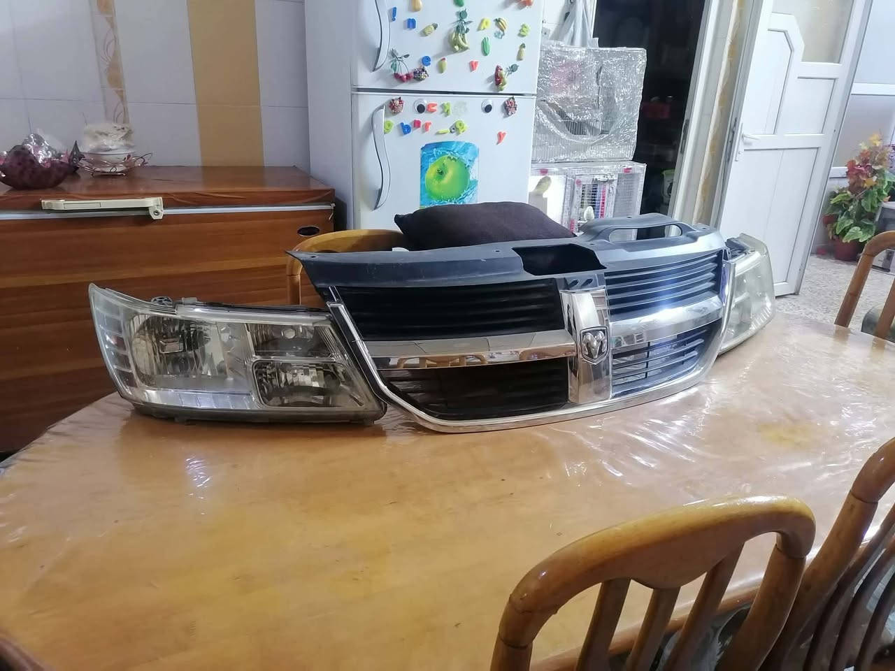 طخم  لايتات مع عطر أمامي أصلي سيارة جورني م ٢٠١١ الى ٢٠١٧ السعر١٠٠ الف للإستفسار الاتصال على الرقم *********** و***********
