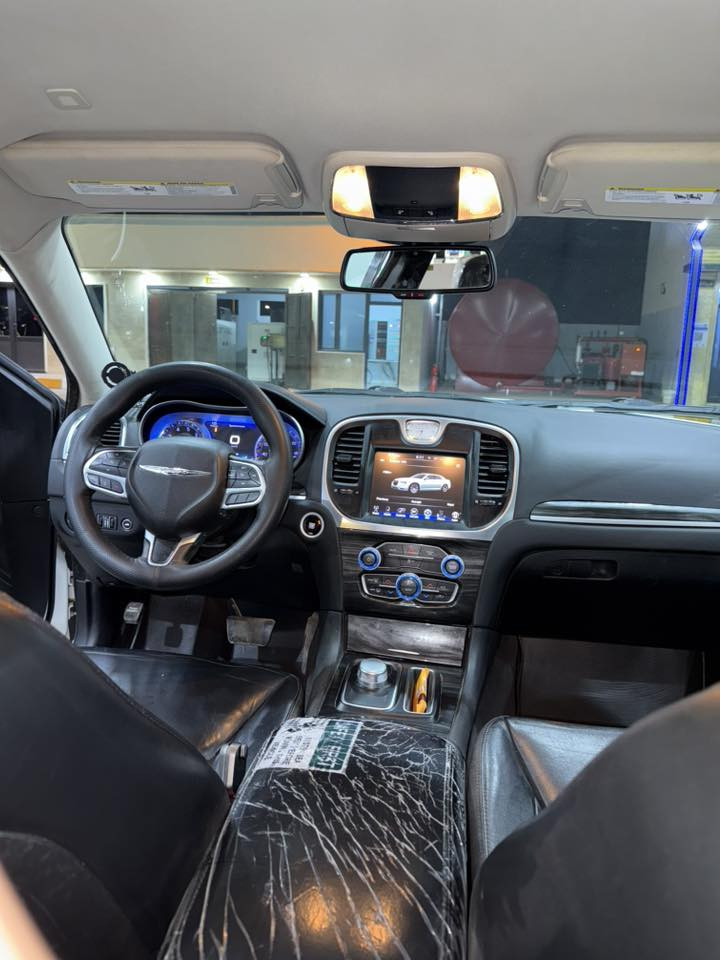 السلام عليكم 
ادوات ….ادوات …ادوات 
كرايسلر اوباما / موديل 2018
السياره نضيفه مكفوله كير محرك 
ومكفوله من السرقة والعشائر 
سياره متوئم على سياره نفس مواصفات 
سنويه ورقم جاهز مع السياره 
سياره بدون نواقص 
مكان تكريت العلم 
سعر 88 مجال بسيط 
***********
