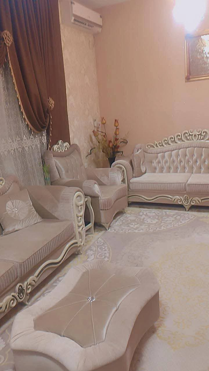 🔵 متوفر بيت للبيع في الأربع شوارع – حي الأساتذة (المربع الذهبي)

🏡 موقع مميز جداً

🔹 الطابق الأول:
▪️ غرفتان
▪️ صالة
▪️ مطبخ
▪️ ديوانية
▪️ حمام

🔹 الطابق الثاني:
▪️ 4 غرف
▪️ صالة
▪️ مطبخ
▪️ حمام

💰 السعر: 395 مليون

📍 يقع في منطقة الأربع شوارع – حي الأساتذة (المربع الذهبي)

📞 للاستفسار والتفاصيل أكثر:
***********

🌹 عقارات البيت الوردي �
