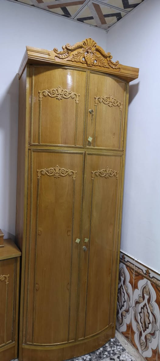 السلام عليكم مكلف بالنشر
غرفة نوم عراقيه تسگام   مستخدمه استخدام قليل شرط النظافه الله شاهد مثل ما موضح امامكم بالصوره    كنتور  (5️⃣) بوب +جربايه + ميز تواليت + ميز  عدد3   وزاويه السعر 1100وبيها مجال مكان نجف كوفه علوة الفحل التواصل والاستفسار الاتصال على *********** متوفر واتساب☝
