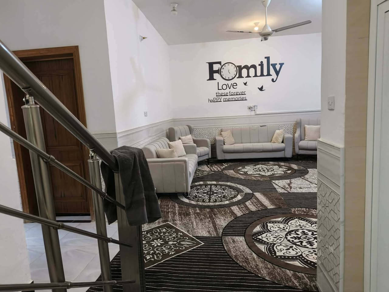 بيت طابو صرف للبيع 
طابقين بناء ٢٠٢٣
================

المساحة ٢١٤ متر  تشطيب راعي البيت 
========================

الموقع مجمع الدوح السكني 
قرب موقع حدادة الدوح القديم
====================
يتكون البيت من طابقين

الطابق الاول 
غرف عدد ٢
صالة 
مطبخ
براني
تهويات
صحيات داخلية وخارجية
طارمة واسعة
الطابق الثاني عگادة
غرفتين
وصالة
===========================
مطلوب للمصرف العقاري  ٨٨ مليون التسديد الشهري ٤٦٠ الف
ونقد بيد راعي البيت ٨٧ مع المجال

للاستفسار اكثر مراسلة الصفحة


**إذا كنت صاحب هذا الإعلان وتريد حذفه لأي سبب، رجاءا أرسل رسالة إلى الدعم الفني**