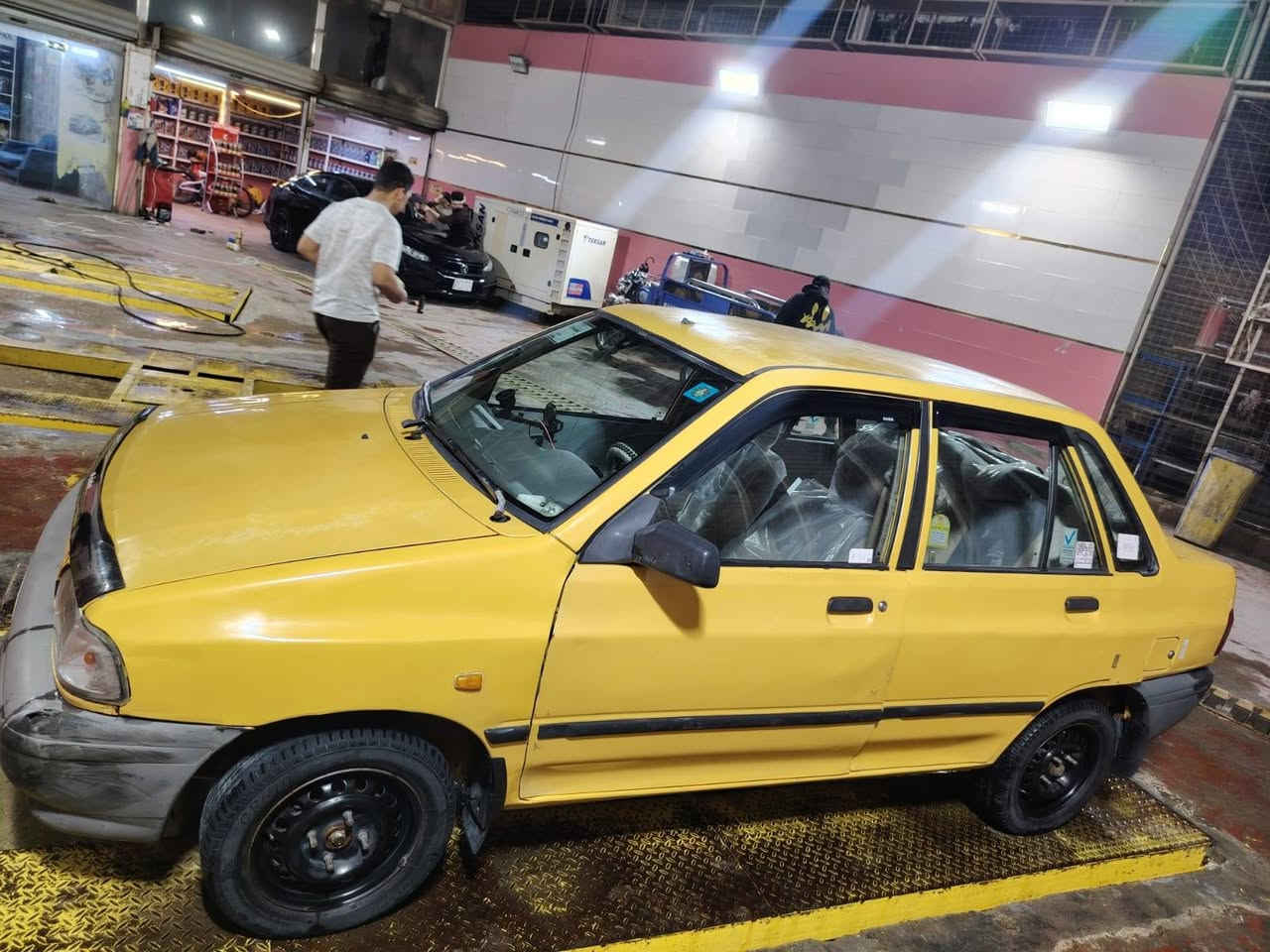 السلام عليكم سايبا للبيع موديل 13 رقم انكليزي سنوية بسمي تحويل ثاني يوم سيارة كاملة علة اخير حباية صدر نضيف تخم تاير جديد صار فترة شادهن تبريد تدفة كلة شغال مكينة وكير مكفولات شواصية نضاف ما ملعوب بيهن ابد السيارة بية بارد بس جاملغ بجهة السائق وطخات بسيطة بس ذني الملاحظات بية السيارة علية هيئة وغرامة 200 ينزلن من السعر سعرة 36 وبية مجال كلش بسيط عواني نهاية حي اور ***********
