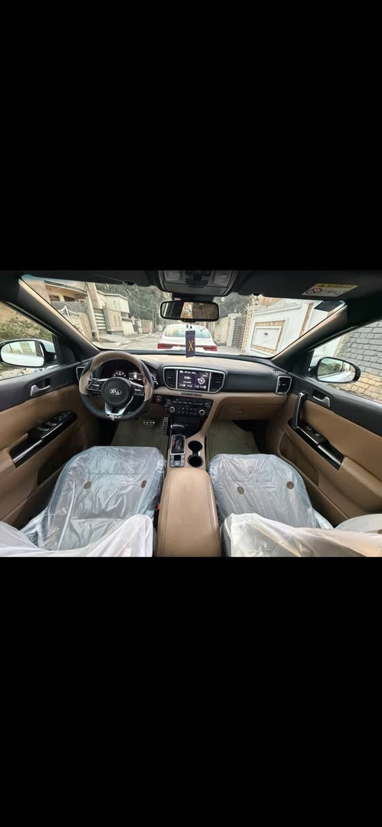 سبورتج 2021 جي تي لاين خليجيه رقم بغداد باسمي
مكفوله من تبديل والصبغ جديده 
ماشيه 75 محرك 2000 دوش 
فول مواصفات 
بصمه جلد بانوراما كراسي كهرباء 
مكانه بغداد الكرخ سعر 219
***********
