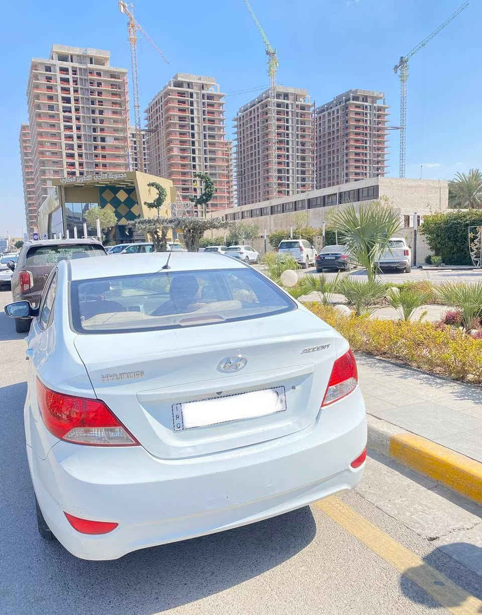 للبيع: هيونداي أكسنت 2013 خليجي

📍 الموقع: بغداد – السيدية

المواصفات:

- محرك 1600 سي سي
- الشكل مضلع 
- تبريد ثلج ❄️
- صدر جيد 🆕
- المحرك مكفول ✅
- الكير مكفول ✅
- داخلية السيارة نظيفة وجديدة 🆕

الحالة:

- الممشى 111,300 كم لحد نشر الإعلان
- دعاميات مبدلات
- صبغ قطعة بالبنيد
- بارد بسيط جداً في الجاملغ الأمامي
- السيارة ما بيها أي نقص إن شاء الله

💰 السعر: 97 وقابل للتفاوض بالمعقول.

للاستفسار التواصل  عبر الرقم ***********
