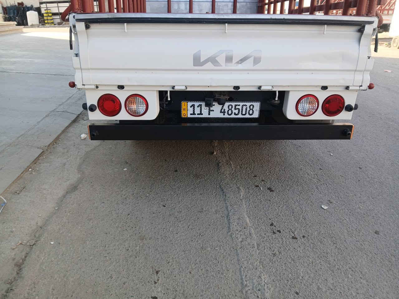 سلام عليكم للبيع كيا فحل موديل ٢٣ مكفولة مكينة وكير واكسل  وشاصي تحويرة ١٤ وستد ٢٧  تانكي ١٠٠ مال كنتر رقم بغداد بسمي السعر ١٧٤ بيهة مجال بسيط موبايل *********** مكاني بغداد    ملاحضة بدون محجر
