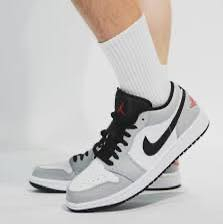 الحذاء هو Nike Air Jordan 1 Low


**إذا كنت صاحب هذا الإعلان وتريد حذفه لأي سبب، رجاءا أرسل رسالة إلى الدعم الفني**