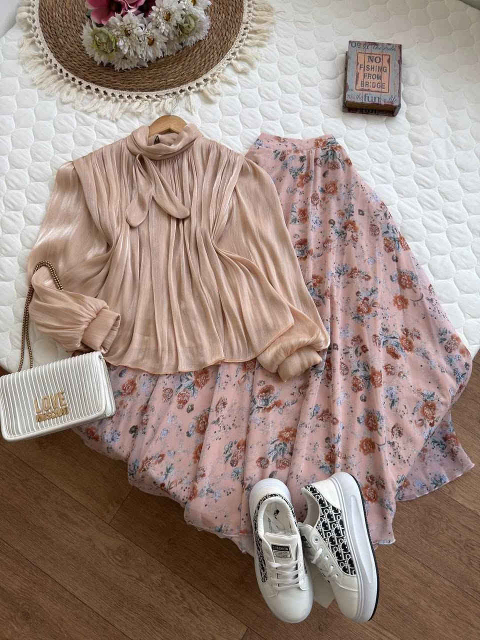 🍁اختاري الاناقه والجمال🍁

مع أحدث تشكيلاتنا النسائية🌼

وفي السماء رزقكم وماتوعدون 🌟

الإبداع مستمر بدون توقف😉 

طقم قطعتين يجنن 

تنوره شيفون  + قميص اوركنزه 
  

القياسات يلبس 👇🏻 

38 40 42 44 46 48 ✨

السعر 38 الف
توصيل5 الاف بغداد, العراق


**إذا كنت صاحب هذا الإعلان وتريد حذفه لأي سبب، رجاءا أرسل رسالة إلى الدعم الفني**