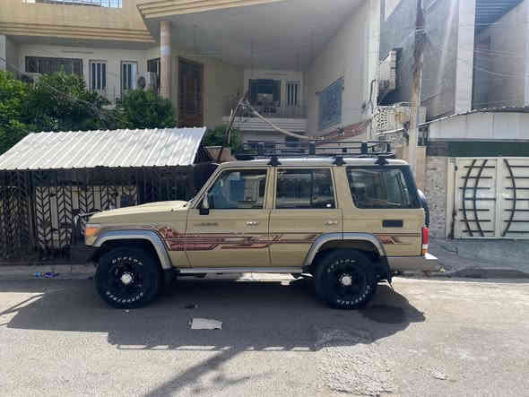 السلام عليكم تيوتا لاندكروز حوثي موديل ٢٠١٣ 
مكينة ٦ سلندر ٤٠٠٠ بانزين
تانكي واحد ١٢٠ لتر 
رقم بغداد باسمي تحويل باي وقت 
مكفولة مابيه قطعة صبغ والسونارات القديمة موجودة گير مكينة بلادي

سعر ٢٥,٠٠٠$ وبيه مجال للشراي 
***********
