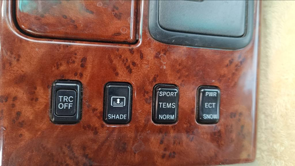 ملكه مديل 2001 رقم بصره دولي 
تسجيل جديد قرار 48 تحويل وين ما يعجبك 
فول مواصفات 1/1 ....كرستال أصل 
فتحه سلايت شغاله ،،،4دكم،،،شاصي 75
كشنات جلد +كهرباء ،،شاشه كامره خلفيه .رادار وبعد مواصفات كرستال الفول معروفه محرك ديفور الكبير 
 مكفولة من الكص والنقل جثه والضربة القويه
 السعر 165ورقه بيع أو ملكه صدفي تيربو جديده
وعذرا على اطاله استفسار أكثر على الرقم 
*********** النجف, العراق
