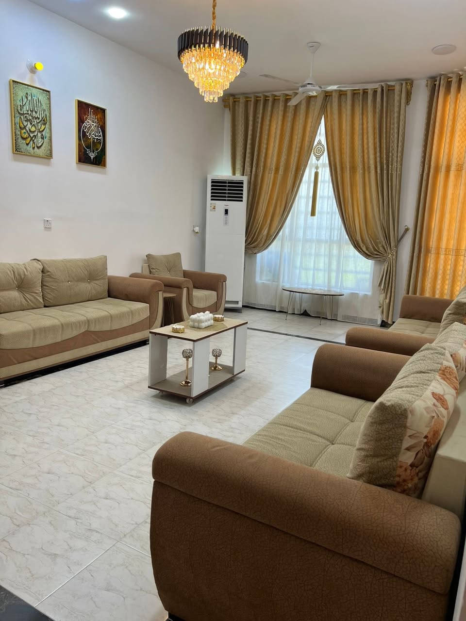 بيت للبيع مساحته 180
الطابق الارضي مطبخ استقبال صاله غرفة نوم حمامات ثنين

الطابق الثاني غرفتين نوم وحمام 

مكانه قرب فلكة الزعيم حي العهد
زراعي سند 25

للاستفسار ‭***********‬
