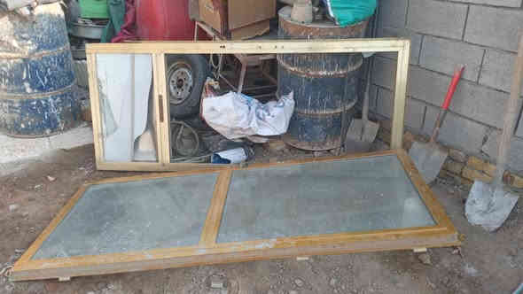 باب محل الامنيوم كامل طلاكتين واحد بي جام واحد جامات مابيه وسجه مالته كامل قيم وخذ ***********
