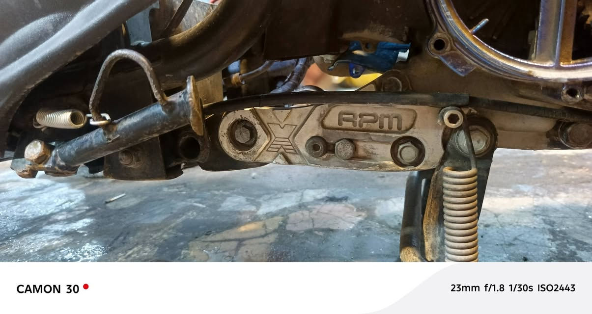 السلام عليكم. ماكس عدلة
مكينة 55 اول فتحتهة خير من الله 
_نقصهة فقط سلف _ السعر 450 وبيهة مجال بسيط
عليهة تعديل 1.كلچات اصلية 2.قبق هندر رياضي
3.شيال Rpm. 
4.صدر رياضي 
5. ويالة نجمة 
6. واقية فلاوين 
7.صالنصة ستيل 
8.قطرة دهن وتايرات 
العنوان بغداد البياع تقاطع درويش . ***********
