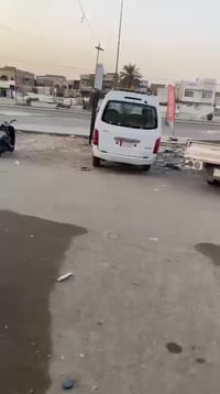 سياره جنبي h1موديل 14 سياره كامله بيهه شخوط خفيفه محرك ونجي بدون صرف ت...