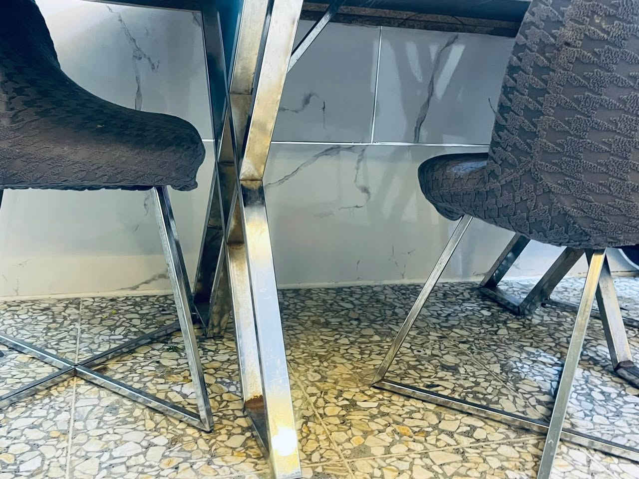 ميز طعام 3 كراسي لون اسود
رجل الكراسي والميز سني ستيل
اشتريته ب 800  وماصارلي سنة من اخذته
ابيعه ب 100 الف فقط لان مستعجله على بيعته 
مكاني المحمودية حي 18


**إذا كنت صاحب هذا الإعلان وتريد حذفه لأي سبب، رجاءا أرسل رسالة إلى الدعم الفني**