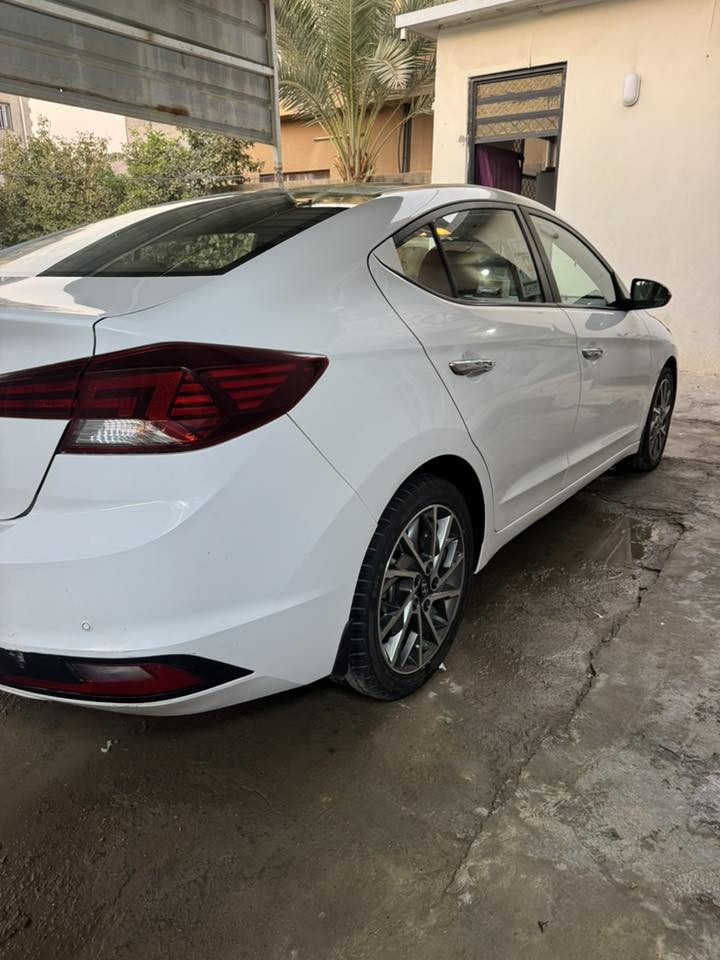 سلام عليكم
للبيع هيونداي النترا 2019 رقم بغداد بسمي تحويل مباشر محرك 2000 خليجي  كير ATM بيه شبرين بالدوسه صبغ فقط وبيه طخه بسيطه جداً بدايه البنيد على كد اربع أصابع  معدله بارد والباقي مكفول كفاله عامه محرك وكير وكشر وتبريد مكانها بغداد المدائن السعر المطلوب 145 وبيه مجال للاستفسار ***********
