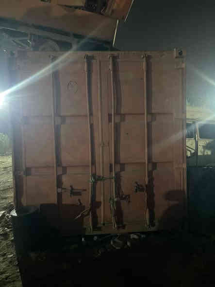 سلام عليكم حاويه للبيع 6 م 
بغداد - البنوك 
9 اوراق 
***********
