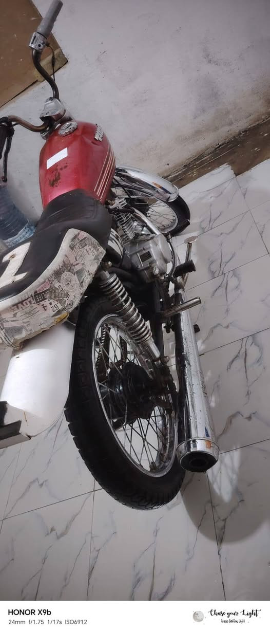 سلام عليكم دراجه كلك للبيع دراجه نضيفه حيل محرك  مفتوح نضيف شلعه اتشك الكاع دراجه كلشي ما ناقصها سعر 550 او بيها مجال المكان الناصريه مركز الرقم ***********
