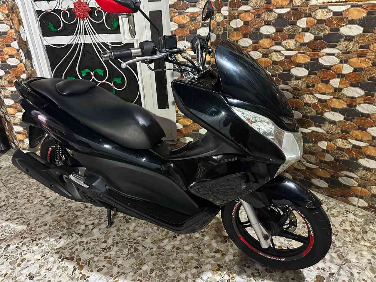 دراجة بي سي اكس جيل الاول دراجة نضيفة وحلوة لون اسود محرك 150 مكفول مكان الدراجة بغداد جسر ديالى القديم سعر الدراجة مليون او 200 وبيهة مجال رقم صاحب الدراجة ***********
