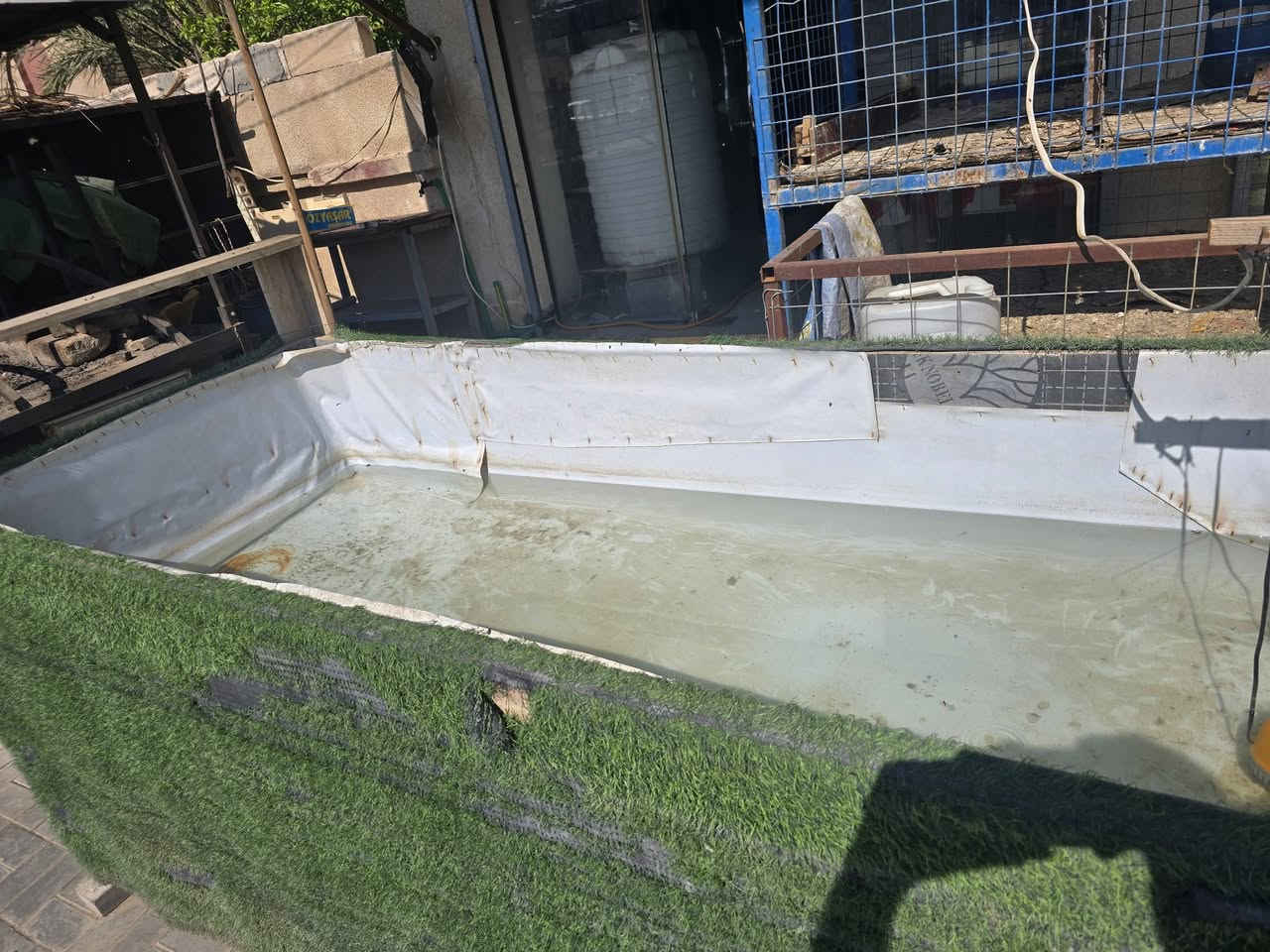 غراض محل لبيع الأسماك والدجاج للبيع 
***********
