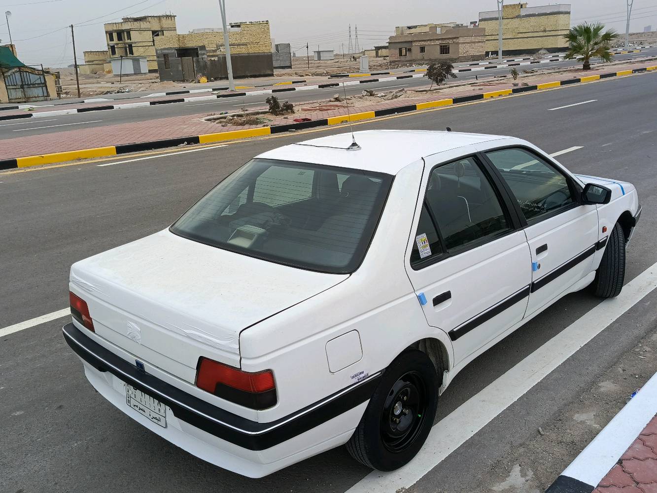 السلام عليكم بيجو 405 موديل 2012 رقم بصره سنويه مجدده لغاية 2028 
السياره مكفوله من الضربه والتبديل ماعدا البنيد طاير ومبدله والقديم موجود عندي.
السياره جاهزه كير محرك حداده تخم تااير جديد.. درايم شفتات كاملات زوج جدد توني امبدلهن... دواخل جديده كهربائيات كلهه شغاله.. السياره احلى من الصور وصفاحهه شرط موس.. ترايهه وين مايعجبك وراعيهه يريد تحويل.. مكاني بصره القبله السعر 38 وبيهه مجال بصيط للشراي