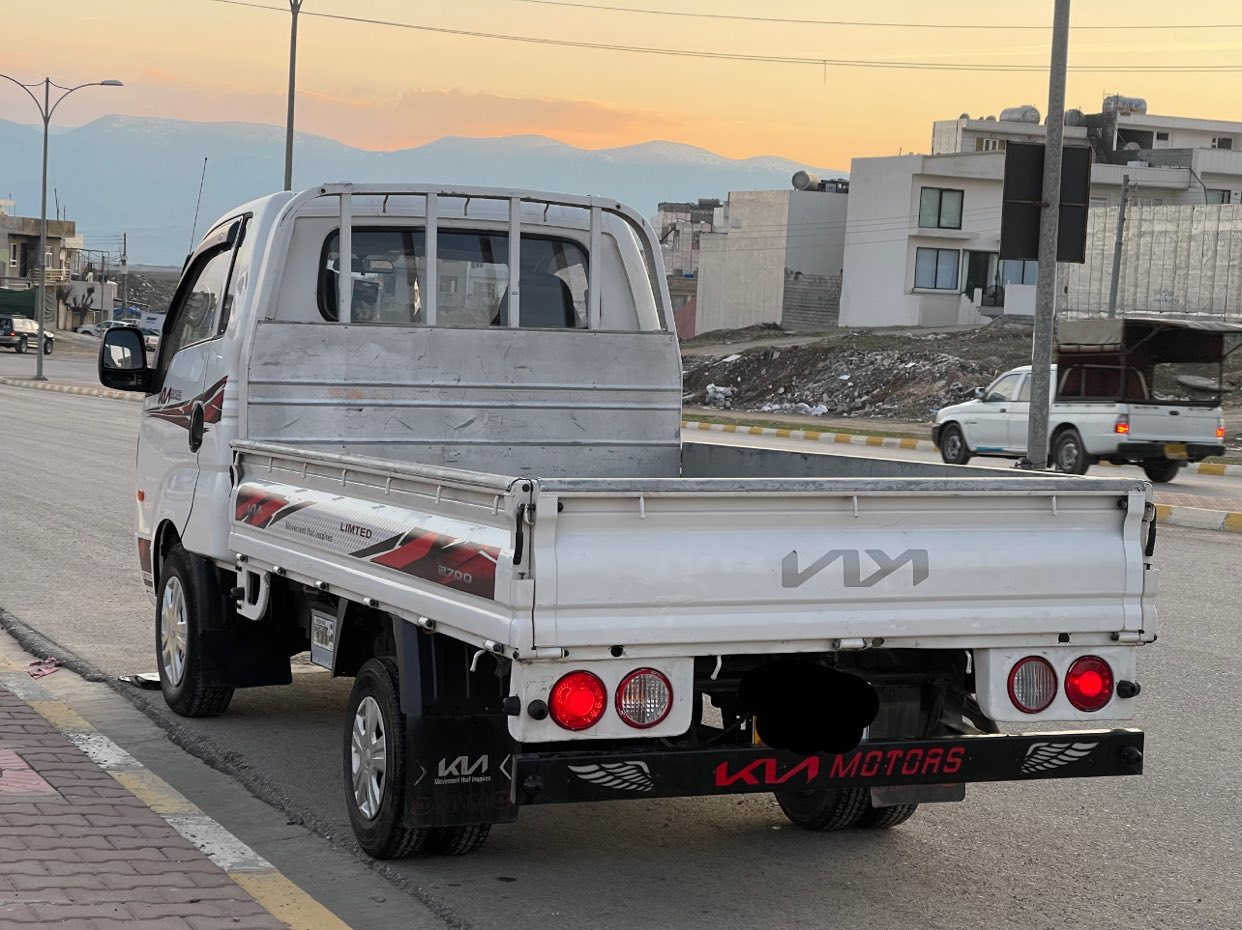 سەرەتا بەناوی خوای گەورە
کیای 3000 ی ئینجیکتەر ی مەکینە ڕەش مۆدێلی 2005 گێڕ تۆماتیک  بەشەرتی یەک بڕاوە و گێڕو مەکینەو عەکسل 6 تایەی لۆکی لەژێرایە بوغار و دوکەڵی نیە هیچ لە سلێمانی ***********
