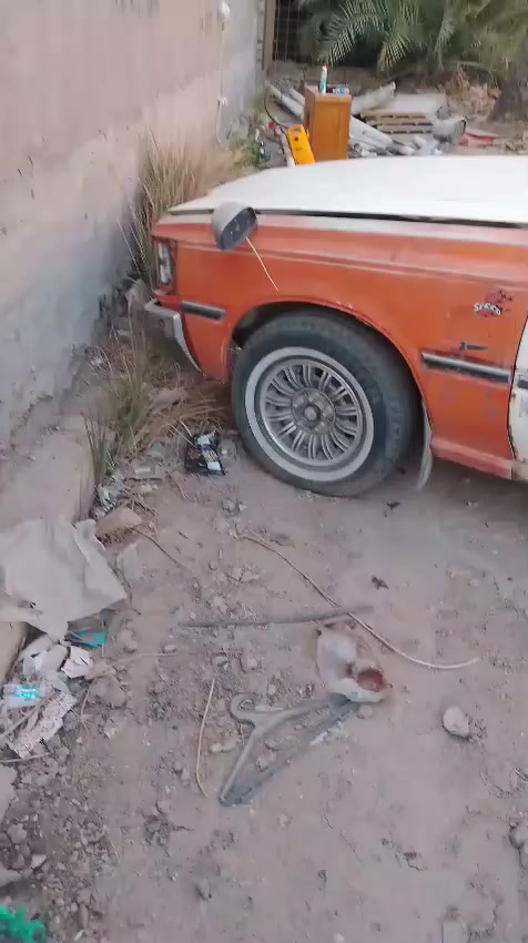 كراون 82متروكه
السياره تشتغل وتمشي رقم نينوه مميز  صاحبها ما اندله بس عندي مستمسكاته مستنسخ 
عليها غرامه 40الف مع الهيئه  اتكفلك سرقه وطلب وعشائر 
اليحب راسلني  او رقم تلفوني ***********
