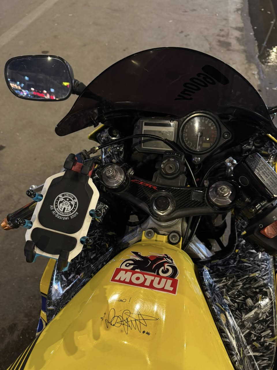 السلام عليكم
دراجة f4i رقم وسنوية تحويل ثاني يوم 
ماشية 38 الف قابل للزيادة دراجة نظيفة كفالة كير ومكينة نظافة الكفرات 65%  عوزه ادامه بسيطة ومثل متشوف الصور مكانهه بغداد كرادة داخل  رايدهه ب37 بيهه مجال جدا بسيط واعيد رقم وسنوية باسمي اي استفسار ***********
