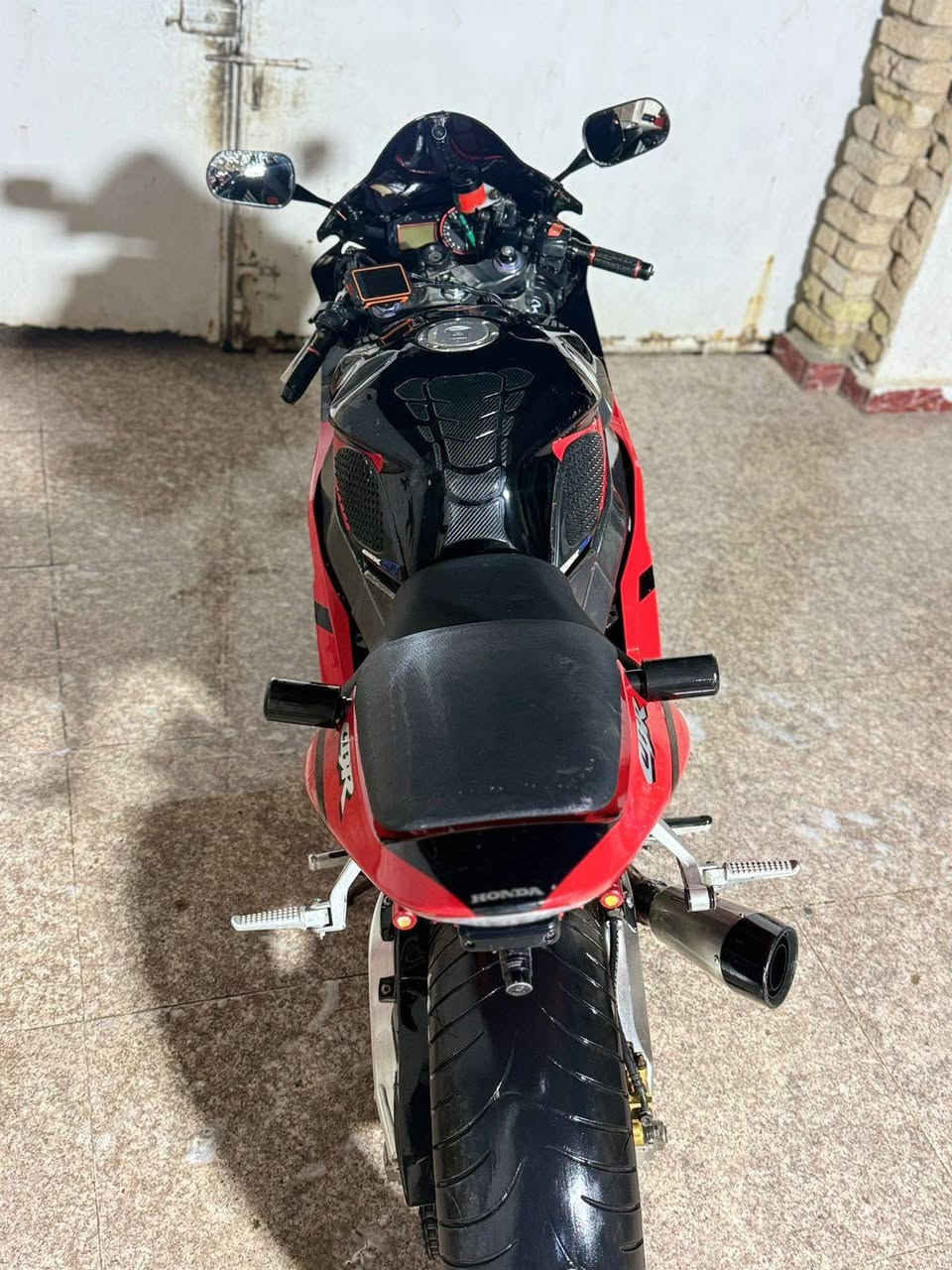 السلام عليكم دراجة Cbr 929 دراجة تخبل شلعة معدل خير من الله الدراجة بس طلع بيهة صوت ومو بكن شرط الحماوة فوك ١١٠ ونكرة سلف اعتقد بل ضاغطة او زنجيل فصلة تخبل الدراجة بيهة منضومة مال كامرات خلفية وامامية سعرهة مليونين و٦٠٠ وبيهة مجال قليل بدون أوراق اكفلهة سرقة قانون وعشاير مكاني كوت حي الجامعة مجمع الرواد ***********
