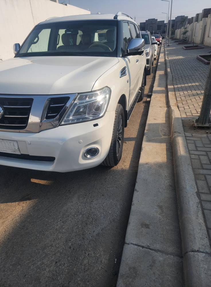 نيسان بترول بلاتينيوم ٢٠١٤ ماشية ١١٧ الف كيلو قابل للزيادة سيارة نظيفة وعلى ايدي سعرها ٢٩٠ ورقة بيها مجال قليل اتصل على *********** المدائن, بابل
