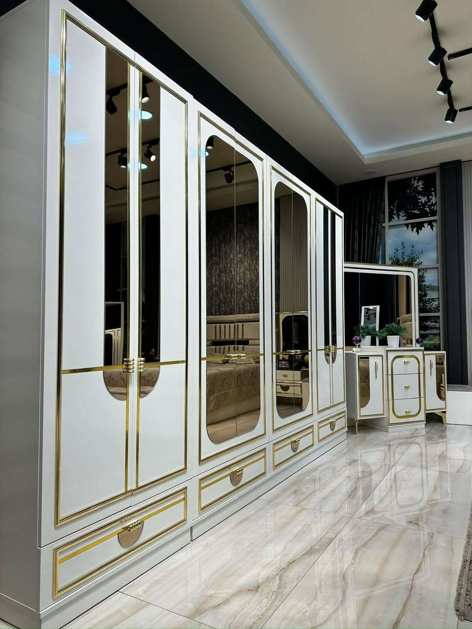 تم وصول
موديل اسيل  مودرن
ملاحظه مرايا الميز تواليت بيه اناره
*10 قطع*
برغي وجوي حديد✅
ظهر بلوك 8 ملم✅
سرير دبل جك✅
مجرات تحت الكنتور✅
الجام فول برونزي✅
كنتور رفوف 
♦️كنتور 340 ملحق
♦️ميز تواليت 145 cm
♦️ كومدي عدد2, 60سم ظهر عالي اناره💡
♦️سرير200 سم*180سم
♦️مرايا قيافه
♦️شازلون 
♦️طابورية
♦️دراور
السعر مليون و٦٥٠ الف دينار عراقي🇮🇶معمل اصلي
 
تركيب مع توصيل 🚚 مجانا ❗️❗️مجانا❗️❗️

للطلب من المتجر واتساب 📲
***********📲
او مراسلت الصفحه💁
