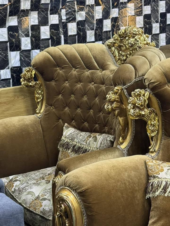 سلام عليكم تخم ١٠ مقعد ثلاثي ٢ + ٤ كرسي نظافه ٩٠ ٪؜ مصري زان سعر ٨٠٠ ألف بي مجال للاتصال ***********
