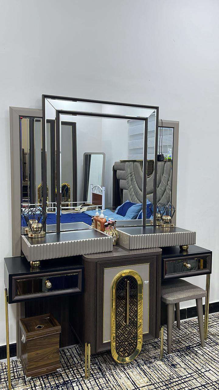 السلام عليكم غرفه نوم تركي تتكون من 9قطع الغرفه جديده ماخذه ب4مليون والحالياً اريد ابيعه لغرض التغيير السعر المطلوب 2مليون وبيها مجال مكاني البصره ابي الخصيب 
رقم تلفوني *********** البصرة, العراق
