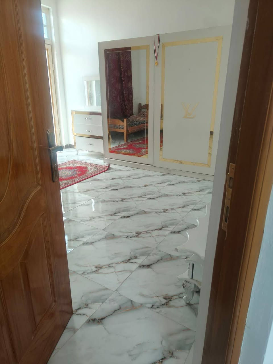 تدور عقار موقع مميز وبناء حديث وصلت ..

السلام عليكم 

#يـتـوفـر__لـديـنـا  ( دار طابقين طابو صرف )
بناء حديث 2025
#موقع_مميز_جداً

المساحــــــة 200
الواجهـــــــــة 10 النــــــــــــزال 20

#يحتوي_الطابق_الاول
( غرفتين نوم .. مطبخ .. استقبال .. كلدور .. صحيات )

#ويحتوي_الطابق_الثاني 
( غرفتين نوم .. كلدور .. صحيات )

يحتوي الدار على سطحين وبيتونه كبيره ومناور عدد2

الدار مطلوب إسكان 50 مليون

 #عــنــوان🕸الــعــقــار
{ حله .. حي المهندسين .. الفرع المقابل لشارع ام البنين .. بظهر التجاري مباشرةً مقابل منفذ ابو حنين }

💲#السعــــر_350_م_قابل_للتفاوض

#للاستفسار اكـثـر مـراجـعـة مكتـــــــــب
الـــخــفــاجــي لـلــعــقــار
#الكائــــــــــن 
فـــي الـمـهـندسـيـن قـرب اسـواق جـنـه مول
او الاتـصـال عـلـى الــرقـم ادناه أدناه 
( *********** )

#ولـمـن يــرغـب فــي عــرض عـقـاره لــلـبـيـع يـرجـى الــتـواصـل مـعـنـا عـلـى الــخــاص .
