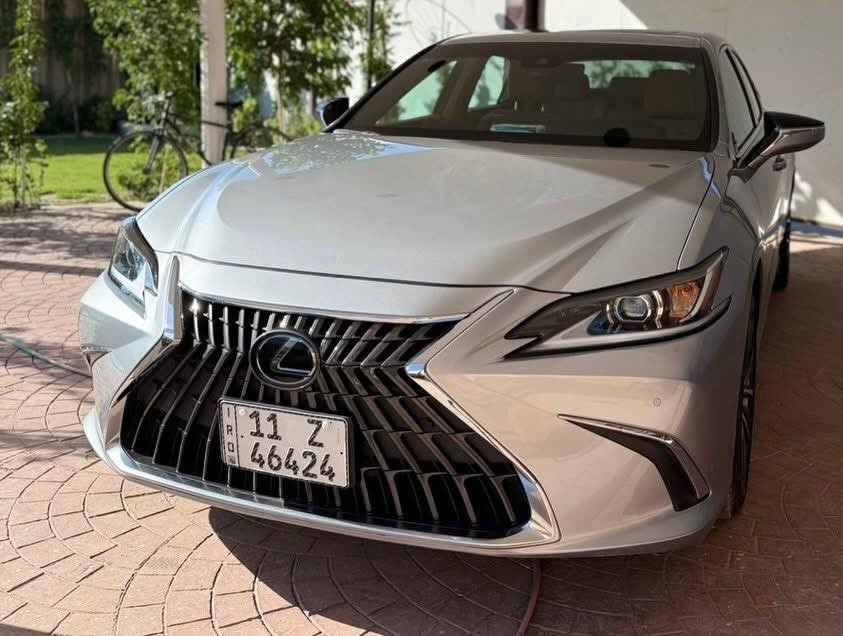 LEXUS ES 300h 2023
عداد53الف كم
مواصفات :
اللون سلفر ميتاليك وداخل جلد 
نظام هايبرد اقتصادي جداً
كراسي تدفئه تبريد 
ستيرنك هيتر
 رادار امامي وخلفي
نقطة عمياء
شاشة كبيرة نظام اندرويد وابل كار بلي
ويل كروم 
بصمة دخول ذكي
مري كهرباء مع ضوء تحذير
الضرر : 
جاملغ امامي يسار مبدل اصلي ومصبوغ
ربع باب السائق صبغ*
تعديل بارد جاملغ خلفي جهة السائق
صار حالوب جدا خفيف هنا بالعراق جهه عكس السائق
السياره نظيفة جداً بالواقع
رقم الشاصي :
58ADA1C1XPU032132
السعر27000$
بيها مجال
موبايل :***********
واتساب
