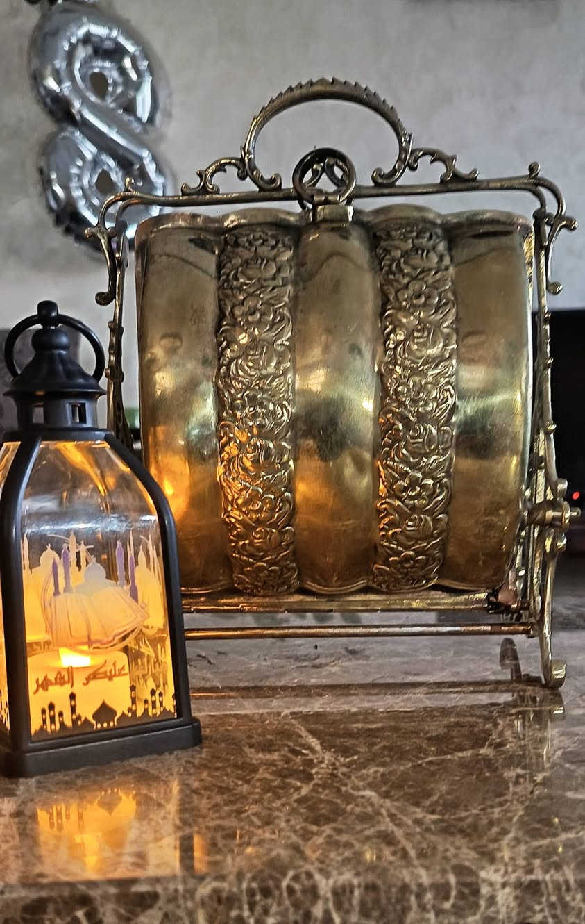 بسم الله ماشاء الله، ولا حول ولا قوه الا بالله، إنما الخير والعوض من عند الله.
............................

رمضان كريم، يلا بينا نحلي بقى بأحلى بسكوتيره.

............................

للبيع بإذن الله:

- بسكوتيره نحاس فرنساوي قديمه جدا، أنتيكه بدون ديفوهات، حجم كبير ووزن تقيل، تحفه فنيه تزيني بيها سفرتك، تنفع عروسه.

................................

الحمد لله حمدا كثيرا طيبا، نحمده ونشكره على نعمه وفضله علينا.

إستمتعوا معايا، التفاصيل بالفيديو،،،،


**إذا كنت صاحب هذا الإعلان وتريد حذفه لأي سبب، رجاءا أرسل رسالة إلى الدعم الفني**