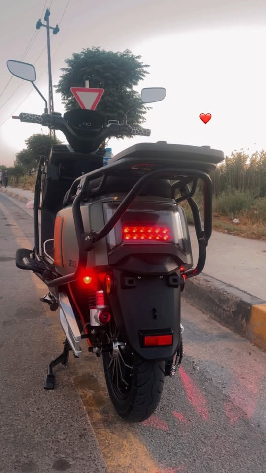 دراجه للبيع نوع مدرع
مواصفات
مثبت سرعه
مانع انزلاق
ABS
ماطور جديد نظافه100‎% 
6بطاريات گرافين
ويا سويچين وبصمتين وكرتين
السعر مليون 
بي مجال شي قليل
اتصال
***********
