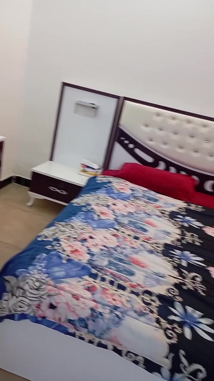 للبيع غرفة نوم تركية باب أول 🌟
غرفة نوم تركية أصلية، خشب ثقيل ومتين جداً، بحالة جيدة.
تتكون من 6 قطع كاملة.

📍 الموقع: بغداد – حي الخضراء
💰 السعر: 500 ألف دينار
✅ يوجد مجال بسيط بالسعر للجادين فقط

للاستفسار والاتصال:
📞 ***********
