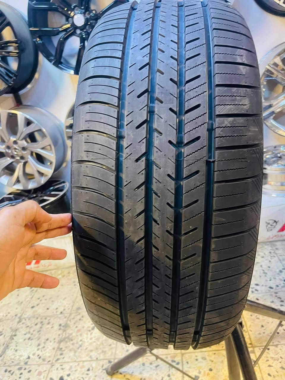 السلام عليكم  تايرات اطلس
 انتاج 26
 تايلندي اصلي بيهن اكثر من نقشه
قياس المتوفره للجارجر و جالنجر 
235 55 18 
235 60 18 
245 45 20 
255 45 20
275 40 20 
295 40 20
احمد ورمزي شارع فلسطين 
احمد ورمزي مجمع المشن 
جمله ومفرد 
***********
***********
