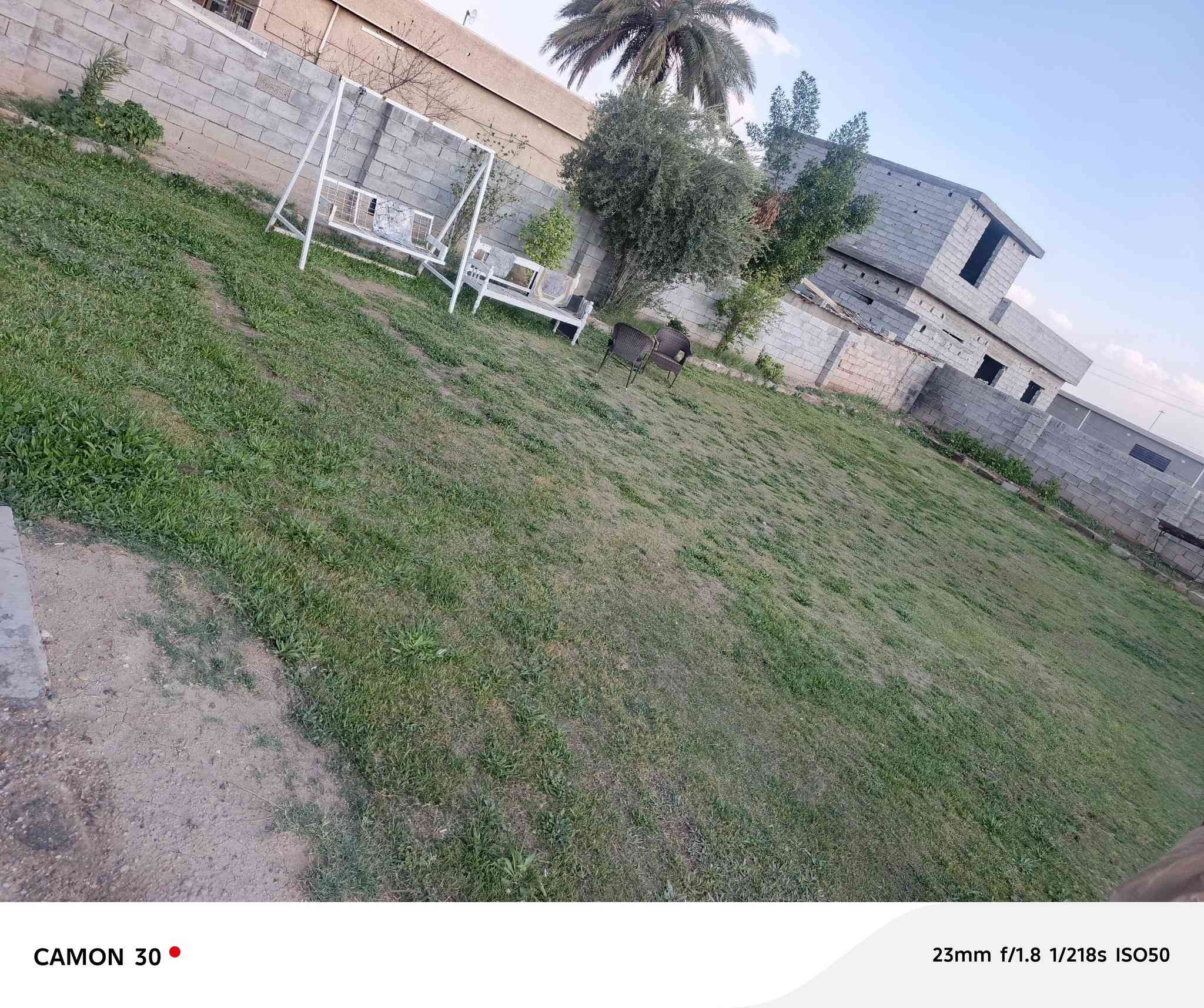 السلام عليكم قطعه ارض 200متر 
للبيع 7واجهه والنزال29 سند 25طابو زراعي على طابو المحمودية قرب جسر المعبر على 37 السعر 35وبيهه مجال ***********
