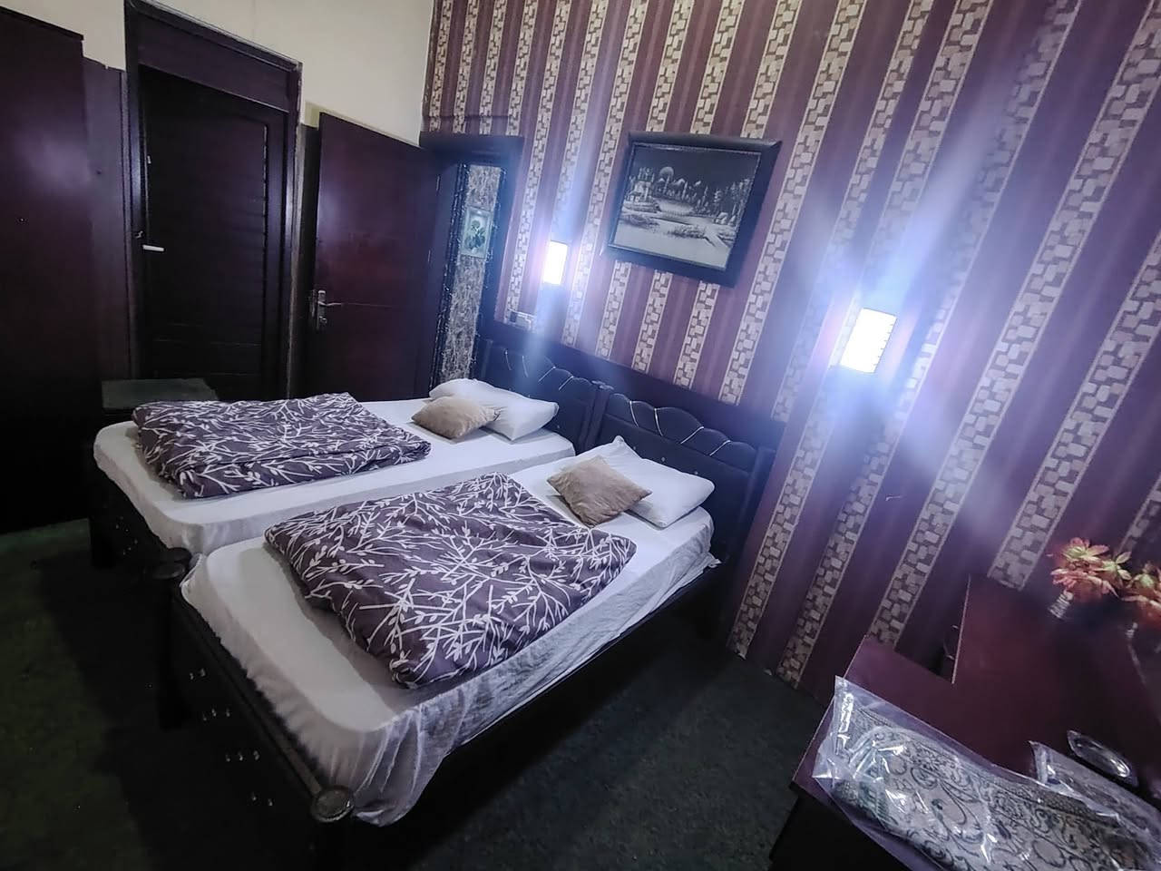 سلام عليكم 
فندق الفرات بشارع القزوينيى خلف المخيم
توجد خدمات شهريه بسعر مناسب جدا 
***********
#كربلاء 

#شارع القزوينيه 
#الكل
