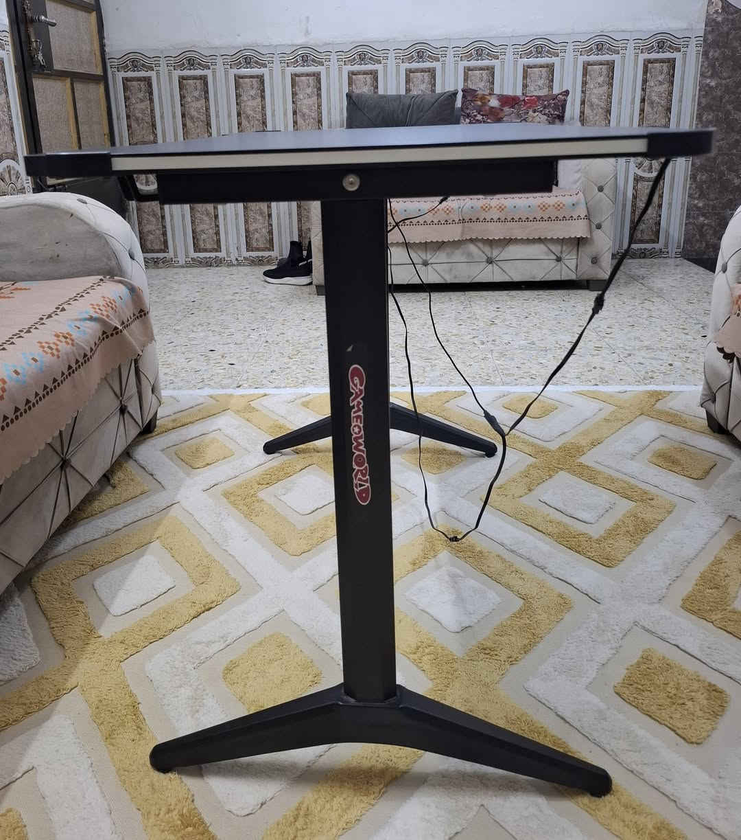 ميز كيمنك من ماركة GameWorldويحتوي على اضائة  RGB Lighting
ومغلف بالياف الكاربون ضد الخدش 
السعر 75 الف 
مكاني بغداد البلديات واتساب ***********
