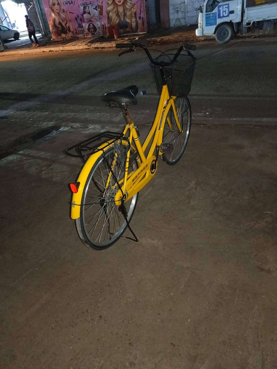 سلام عليكم بايسكل بناتي جديد للبيع كامل مكمل حجم 26 مكاني بغداد شهداء البياع الاتصال *********** متواجد واتساب ومازنجر ومستعجل عل بيعته
