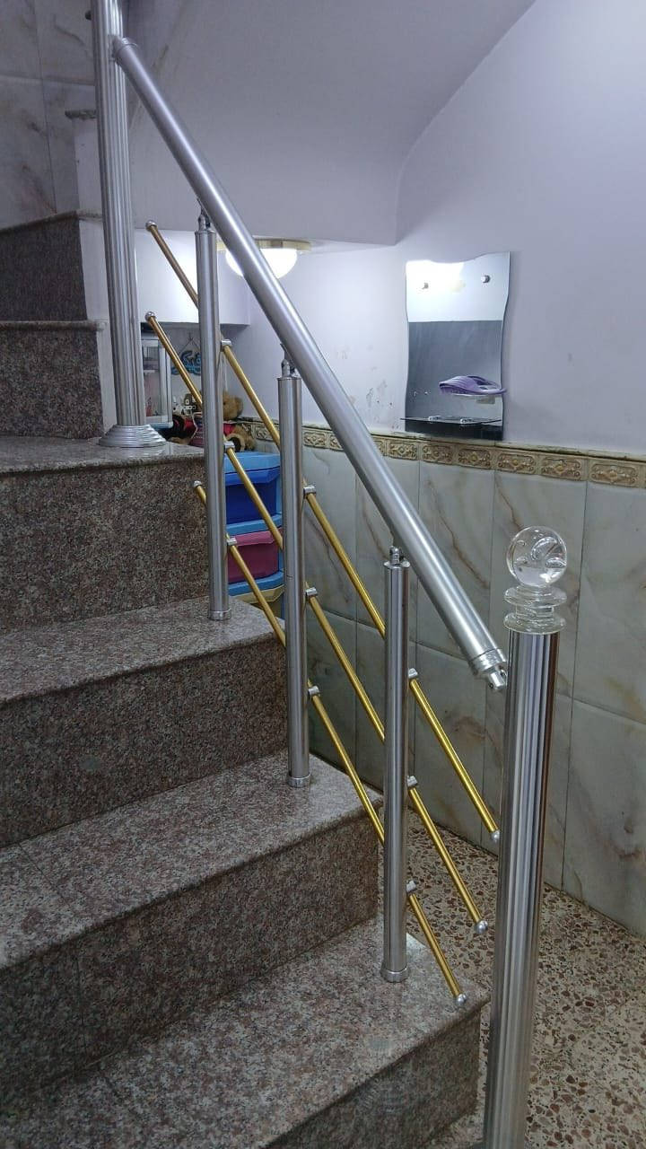 سلام عليكم بيت للبيع طابو صرف مساحه ٦٤ 
يتكون من ستقبال ساحه درج مطبخ وحمام ومنور طابق ارضي الطابق ثاني غرفه نوم وحمام 
عنوان الزعفرانيه شارع الوازات قرب شارعين سيد هاشم الاستفسار الاتصال على رقم 
***********
***********واتساب 
مكلف بل نشر الاستفسارات اتصال على رقم غير متواجد على صفحه

