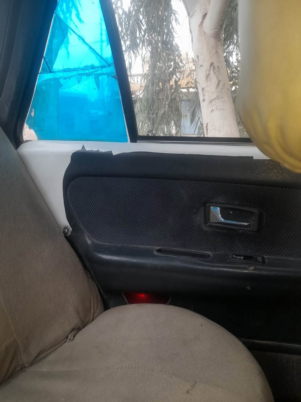 سلام عليكم متاح كيا كونكورد موديل 94 رقم ديالى مشروع وطني سنويه صارله سنه ساقطه صاحبه موجود بشهربان شرط التحويل وكبل عقد مروري هذا شرط صاحبه السياره يرادله ترتيب اعتبرهه مال تعمير كير ومكينه زينات المكينه بيه خيط كلش خفيف صدره 50‎%‎بالميه كهربائيات كله شغاله بس عندي الكيلو متر واكف تايرات زينات ونظاف دواخله مثل ماموضح بالصور ابيعلك تحويل فقط تجي تكلب وتفحص يله تاخذ هذا الشرط وياك السعر (15) وبي مجال للطيبين مكاني بغداد حسينية الراشديه (***********) رقمي بي واتساب او على الخاص موجود
نقوصات السياه :باور استيرن +حساس هواء 
السياره بيه مجال للشراي
