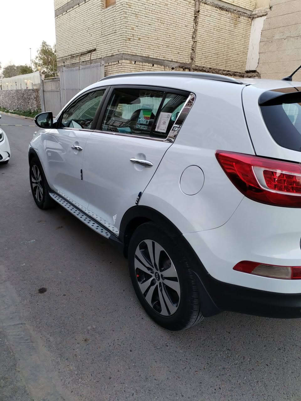 كيا سبورتج خليجي موديل 2014  السياره فول مواصفات محرك 2000 بصمه بنيراما كشنات جلد بيه صبغ بنيد السعر 150 مكان السياره بغداد رقم هاتف ***********
