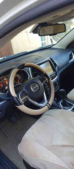 السلام عليكم من رخصت الادمن سياره جيب بزون موديل 16رقم انبار بأسمي سياره بعد احله من صوره جاهزه ضررها بامريكه جاملق مواصفات كشانه جلد كهرباء حساسات بصمه بوب بصمه ماشيه 15الف
